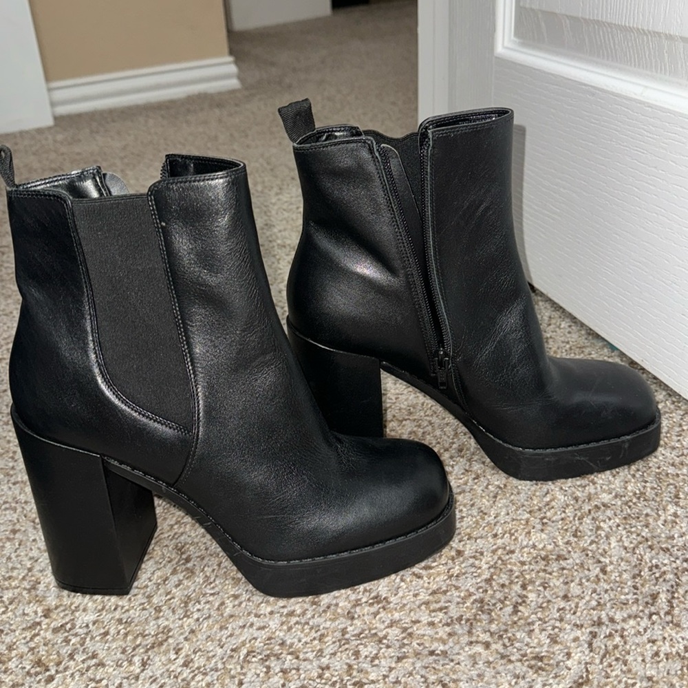 New Gianni Bini Ah-mazed ankle boot in black